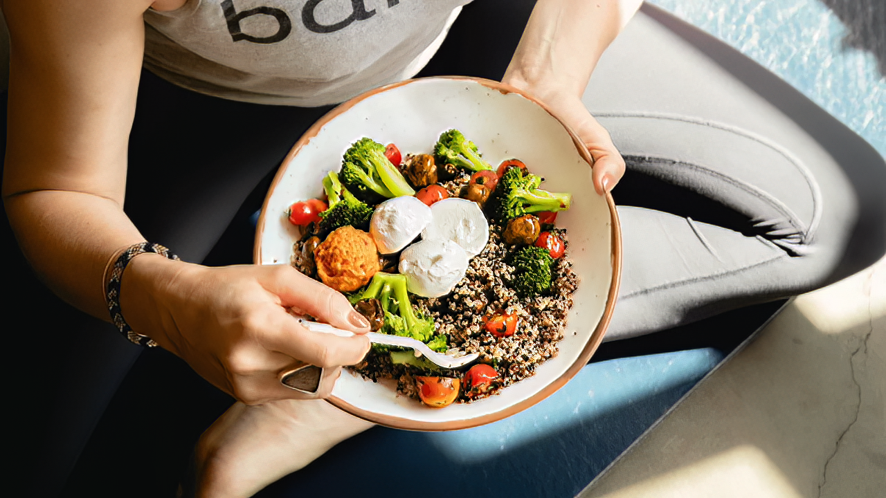 La importancia de una alimentación adecuada en deportistas veganos y vegetarianos